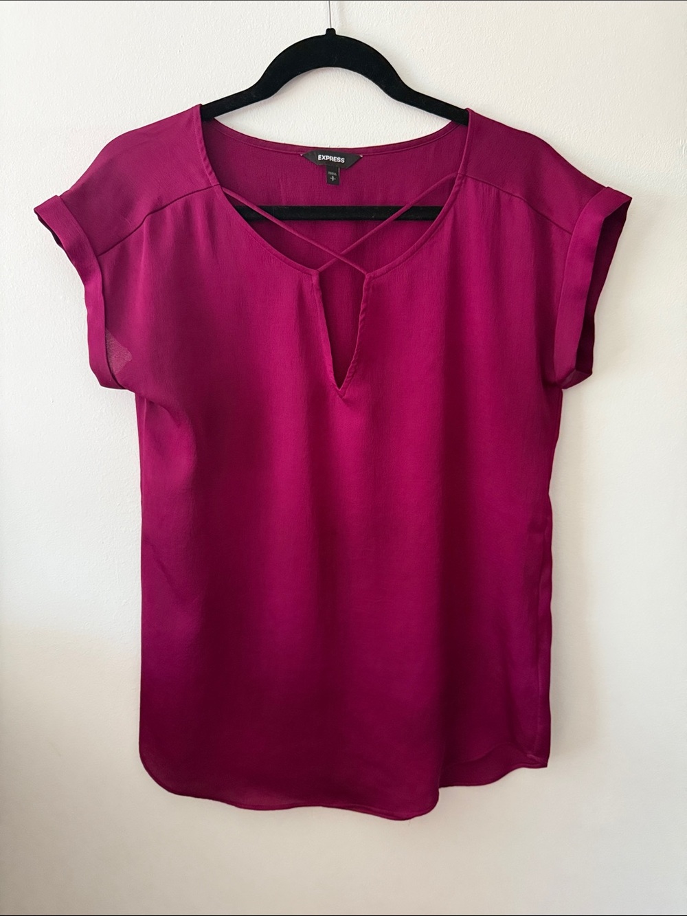 Express Women's Magenta Short Sleeve V-Neck Blouse